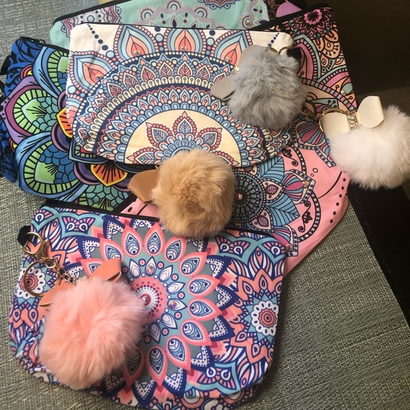 #84p💕👛NWOT Swarovski Crystal Bag & White Pom Pom Keychain 👛💕*one of a kind* - Picture 16 of 16